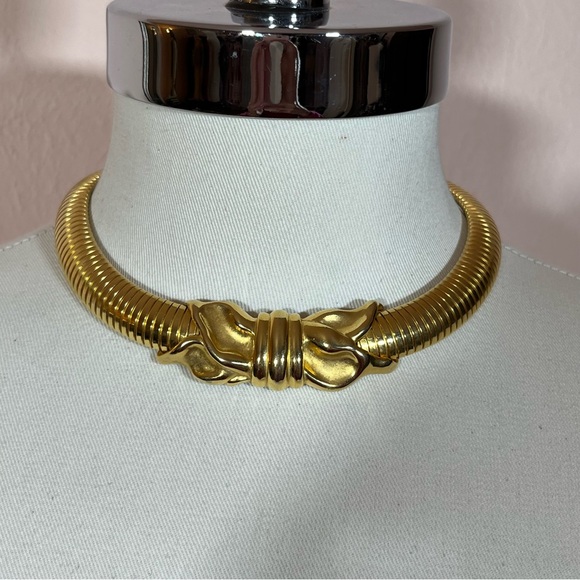 Vintage 80 90 Retro Heavy Matte Gold Thick Omega Chain Mobwife Choker Necklace - Picture 3 of 17